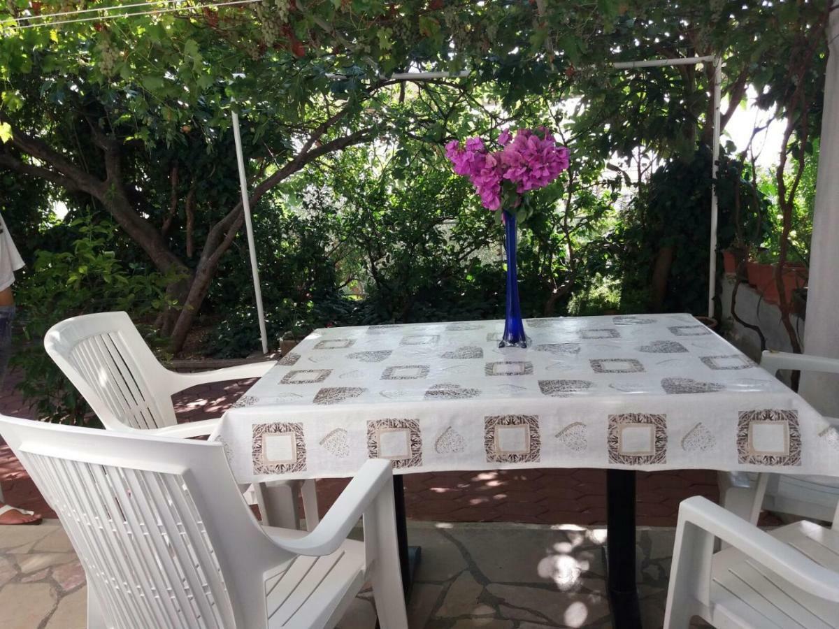 Apartmani Ivona Podgora Esterno foto